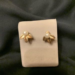 Costume gold with pearl earrings